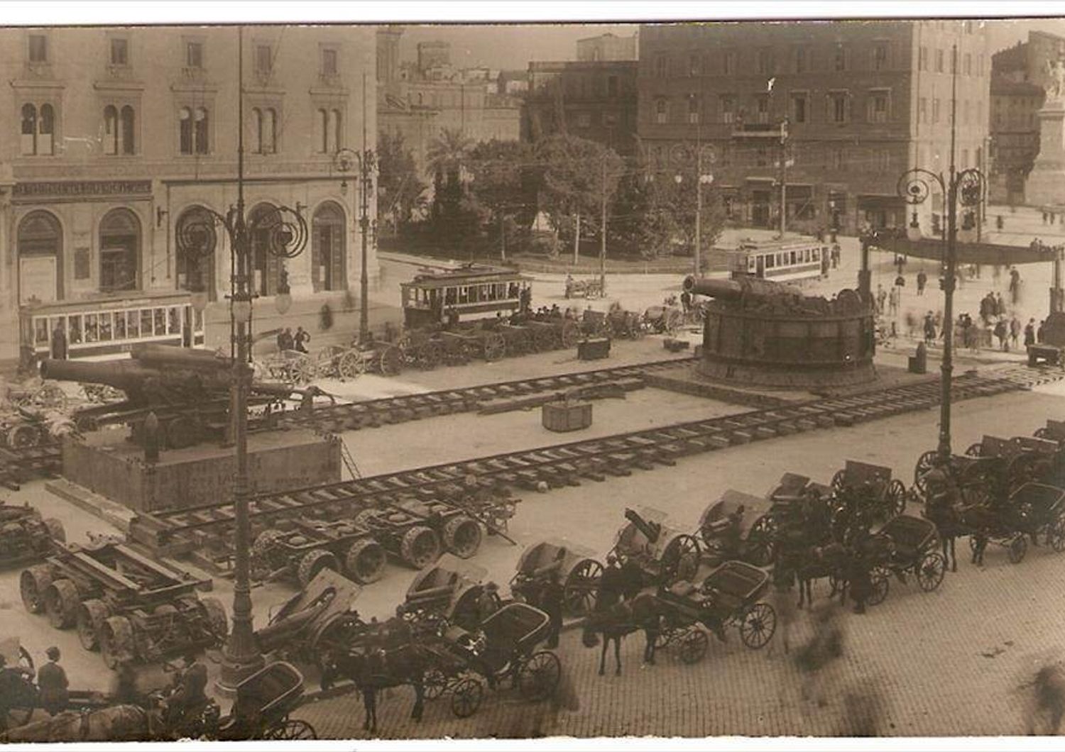 Piazza Venezia a Roma nel 1919