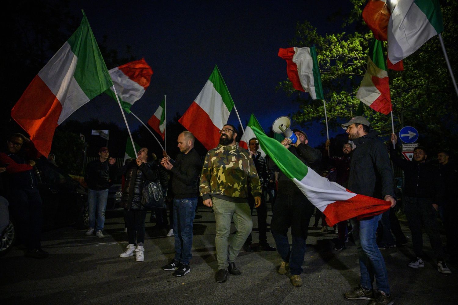 Un momento della manifestazione contro i Rom a Torre Maura