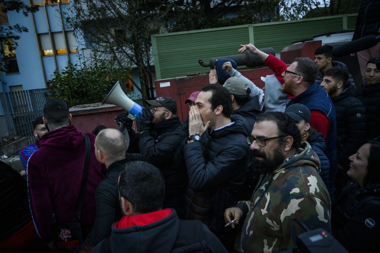 Un momento della protesta contro i Rom a Torre Maura