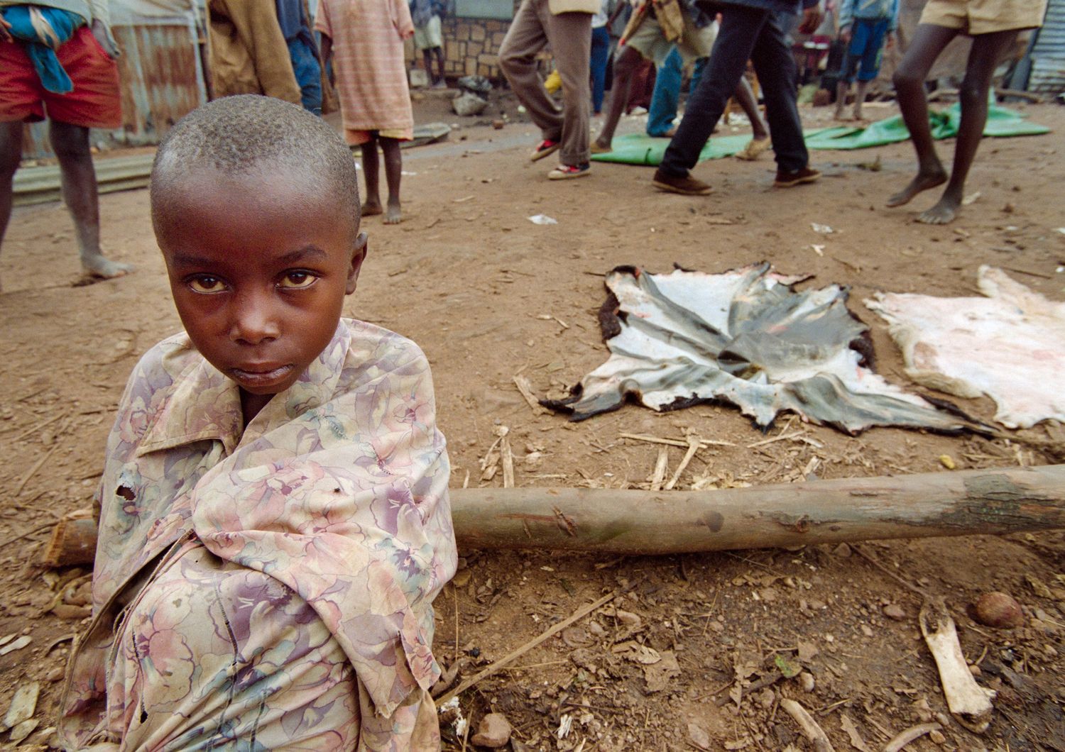 Una bambina in un campo profughi in Ruanda nel 1994
