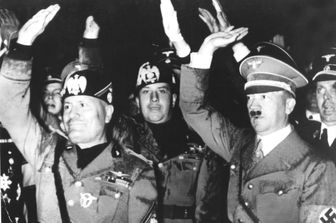 Galeazzo Ciano tra Hitler e Mussolini, 1937 (Archives Snark/Afp)