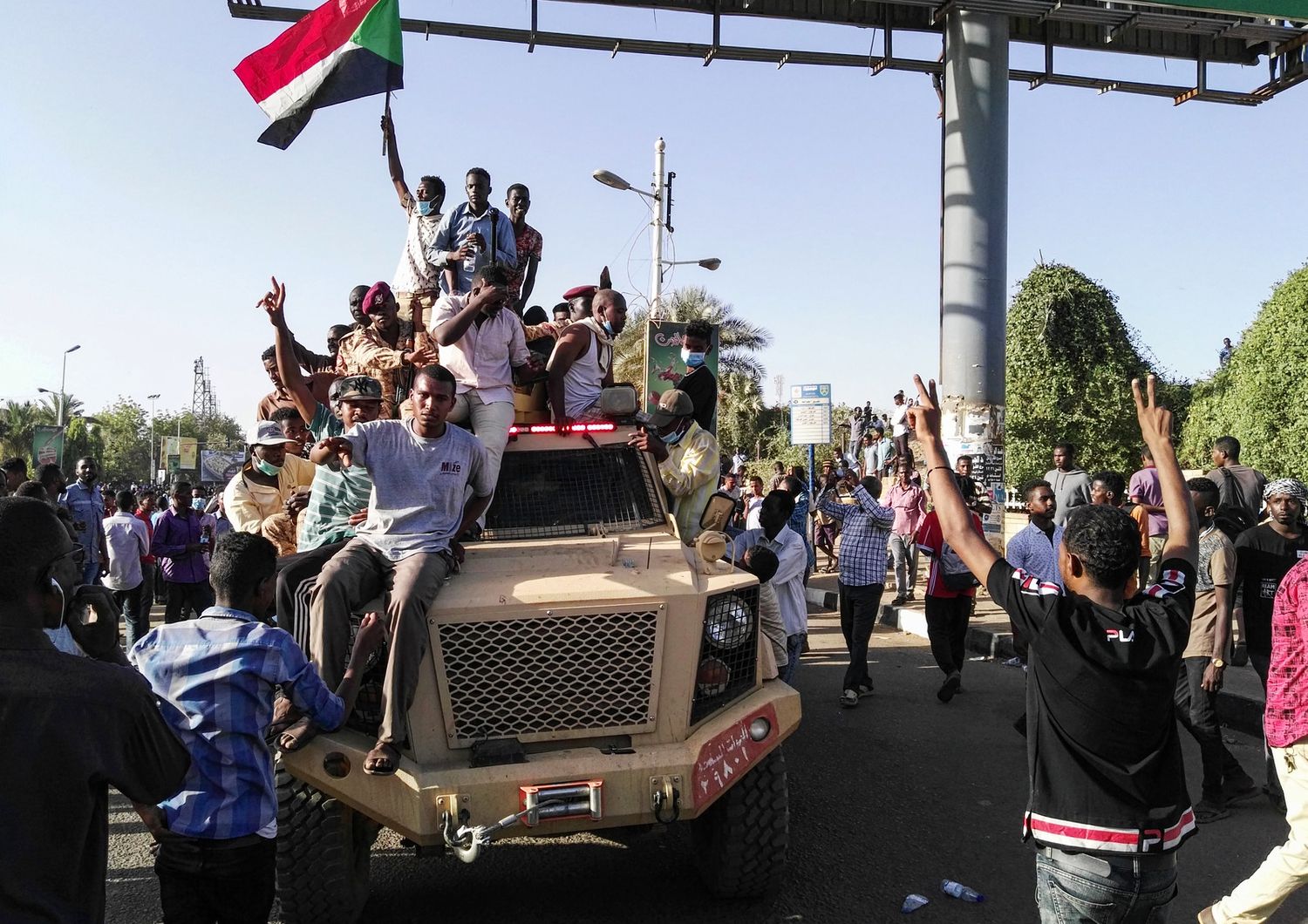 Esercito sudanese si schiera con i manifestanti