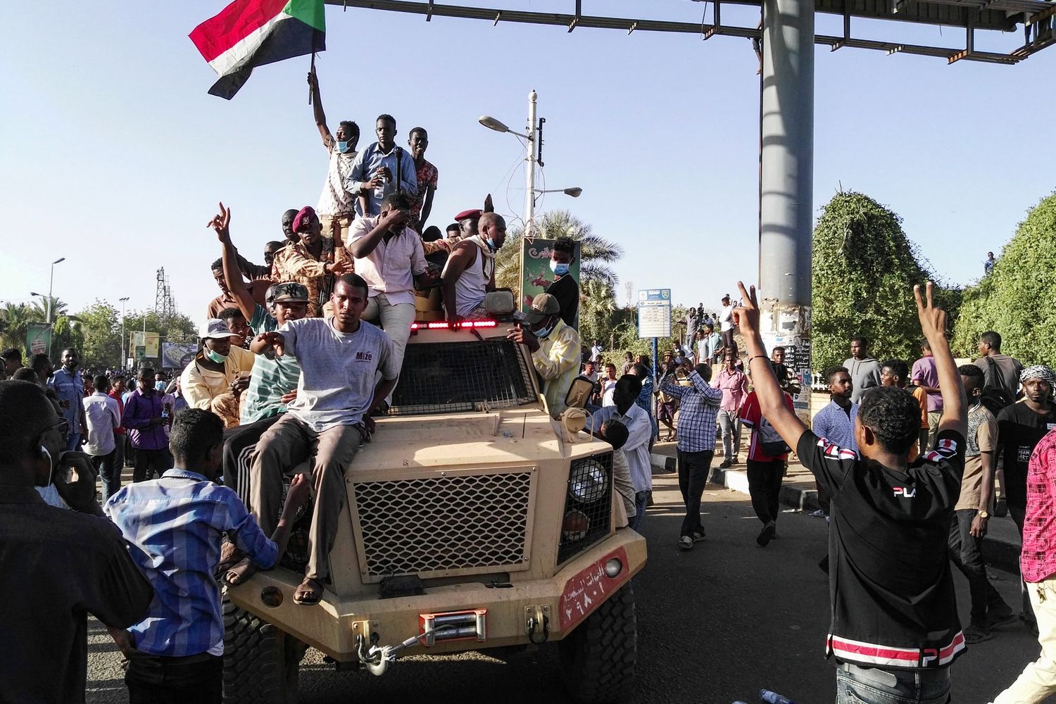 Esercito sudanese si schiera con i manifestanti