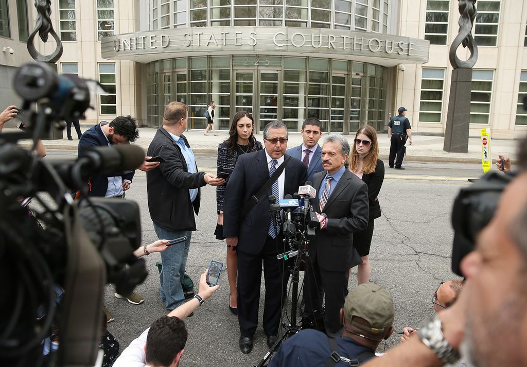 I legali di&nbsp;Keith&nbsp;Raniere e Allison Mack davanti al tribunale a New York nel 2018