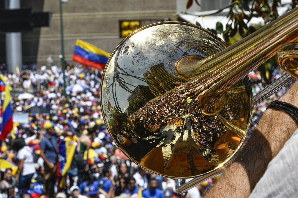 &nbsp;Venezuela, aprile 2019, manifestazione a Caracas di sostenitori di Juan Guaid&ograve; (Matias Delacroix/AFP)