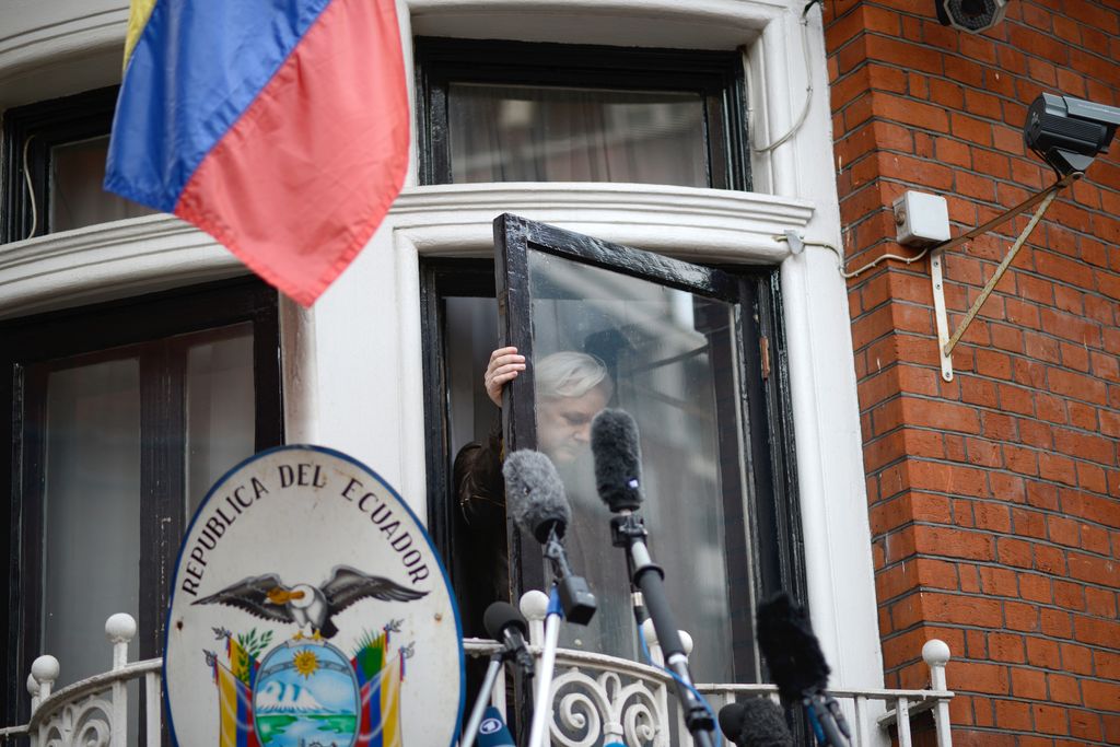 Julian Assange nell'ambasciata ecuadoriana