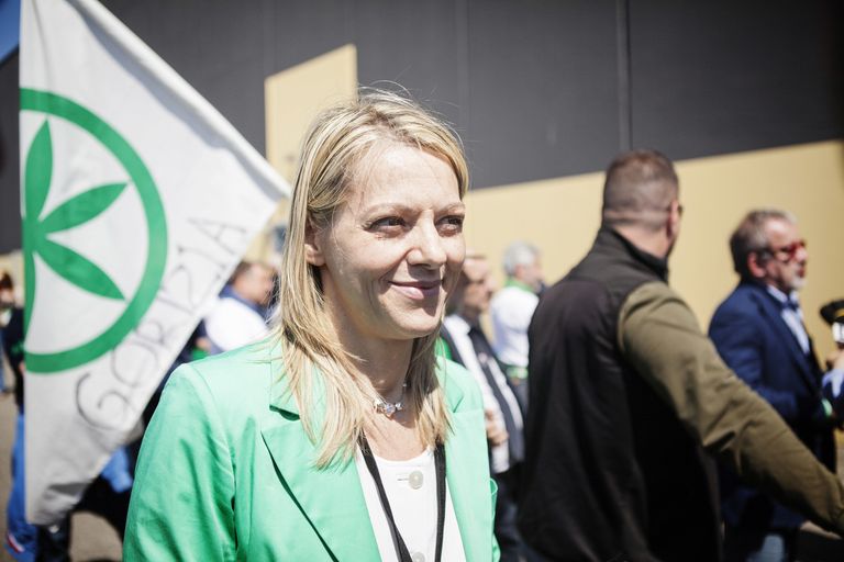 Laura Cavandoli, Lega&nbsp;