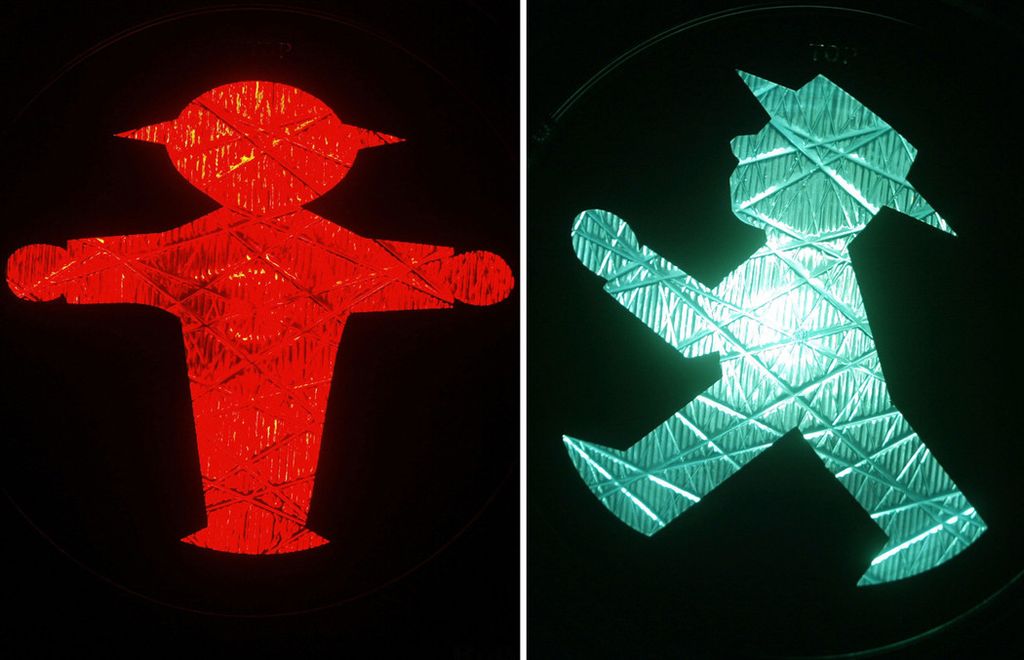 &nbsp;L'Ampelmann, l'&quot;Omino del Semaforo&quot; che da Berlino Est &egrave; divenuto un simbolo della Germania (Sebastian Willnow/AFP)