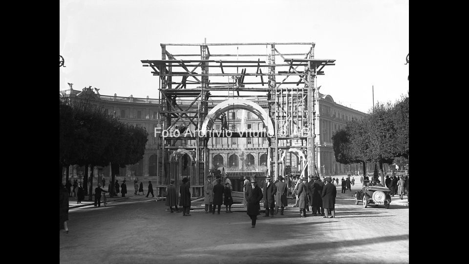 Addobbo dell'Arco Trionfale in piazza Esedra, architettura effimera (29 dicembre 1929)