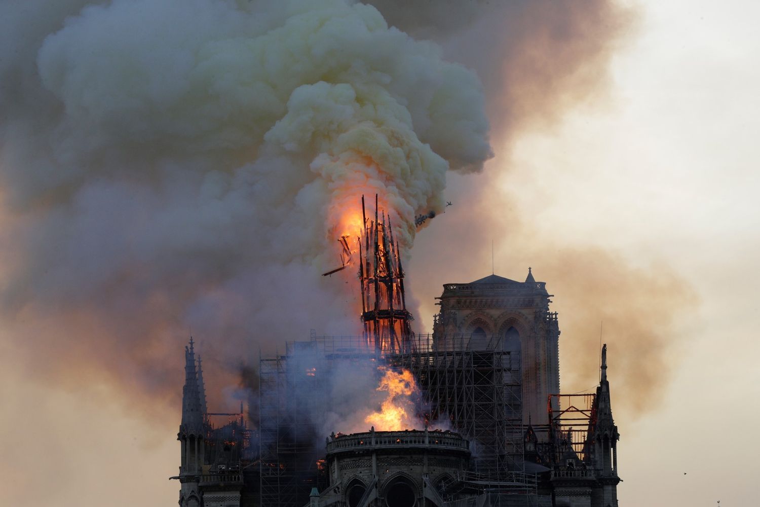 Notre Dame in fiamme