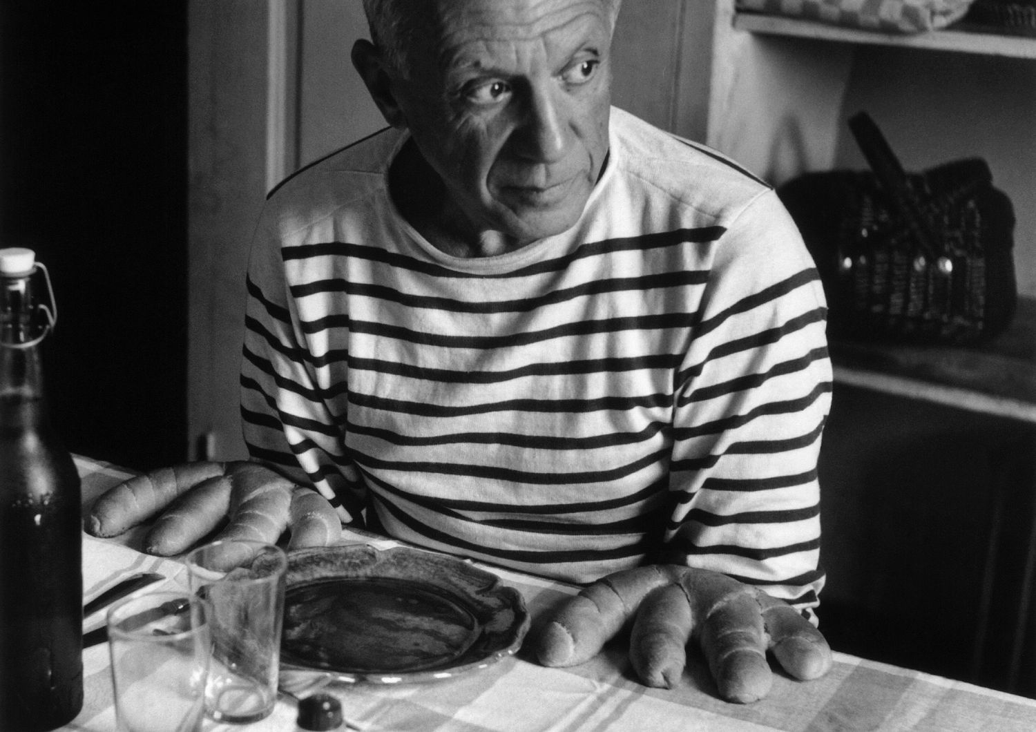 LES PAINS DE PICASSO, 1952 &copy;Atelier Robert Doisneau