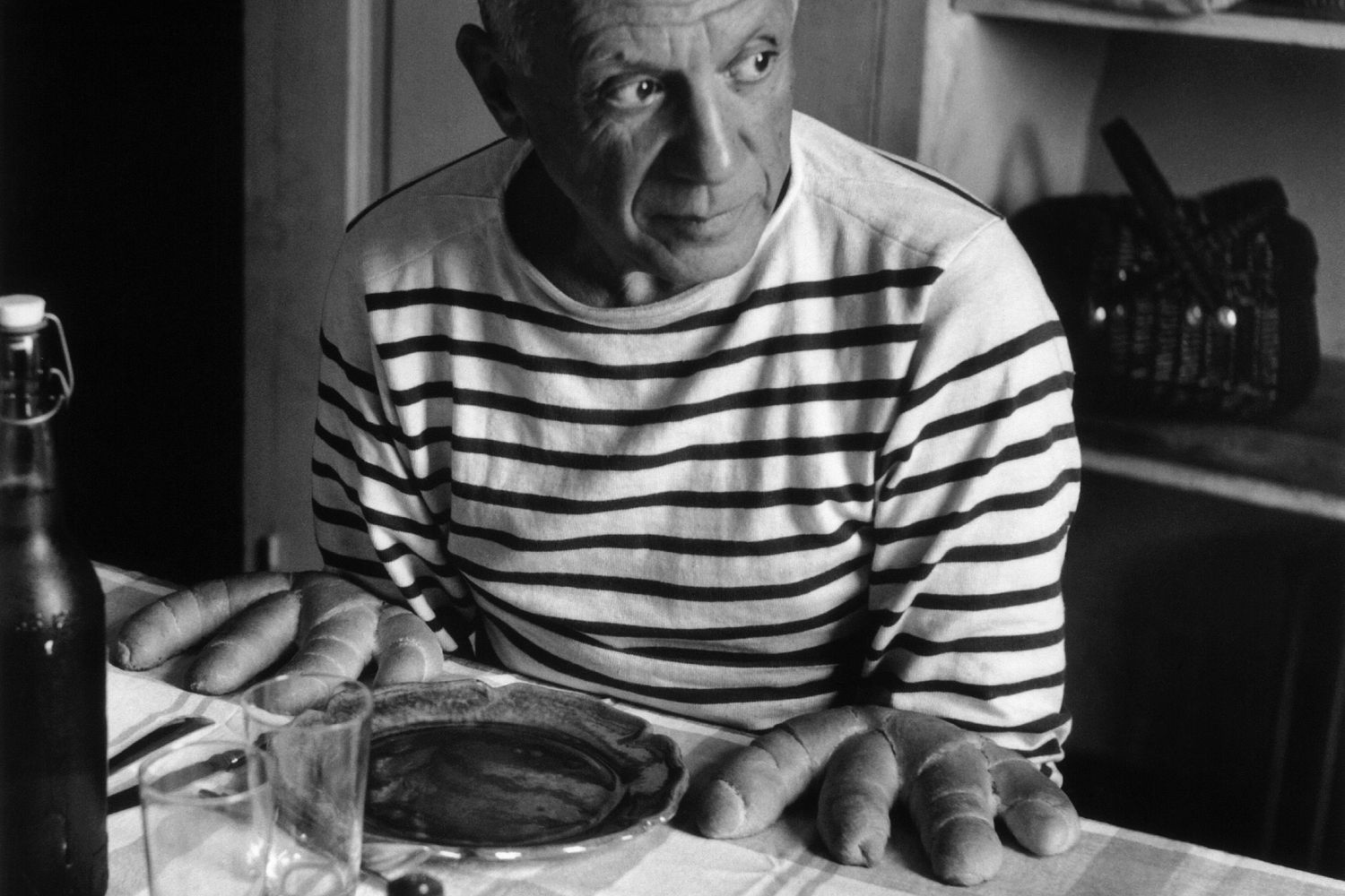 LES PAINS DE PICASSO, 1952 &copy;Atelier Robert Doisneau