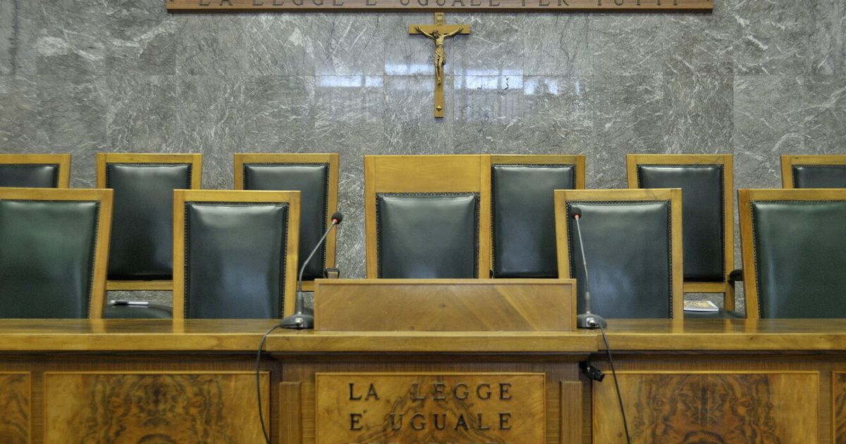 detenuto finge malore ed evade da finestra del tribunale trento