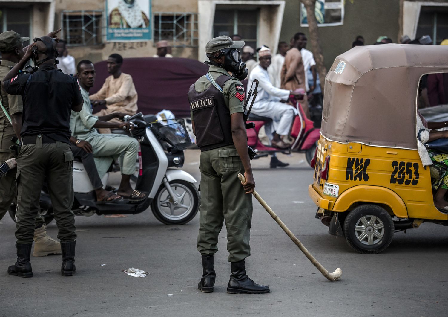 Un poliziotto a Kano, Nigeria&nbsp;