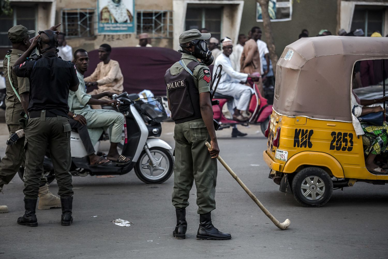 Un poliziotto a Kano, Nigeria&nbsp;
