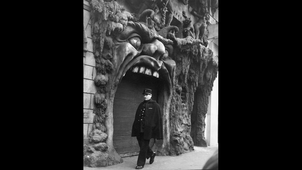 L'enfer, Paris 1952 Atelier Robert Doisneau