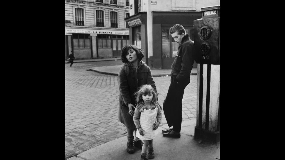 Les Enfants de la Place H&eacute;bert, 1957 Atelier Robert Doisneau