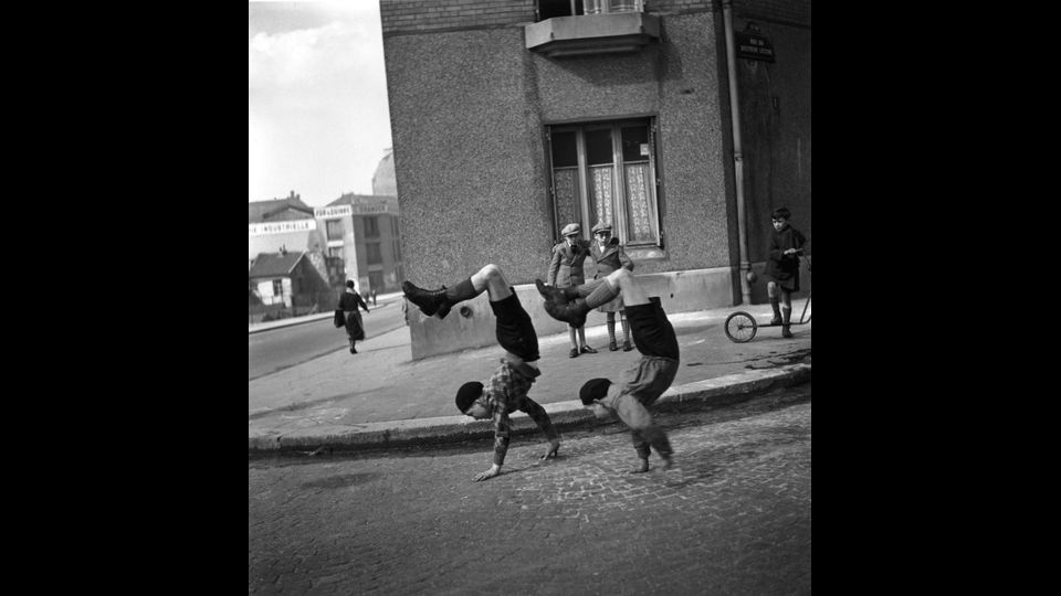 Les fr&egrave;res, rue du Docteur Lec&egrave;ne, 1934 Atelier Robert Doisneau