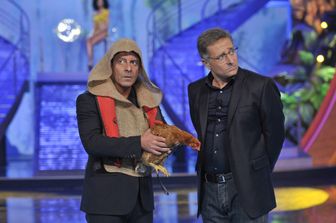 Luca Laurenti e Paolo Bonolis in una puntata di 'Ciao Darwin' del 2010
