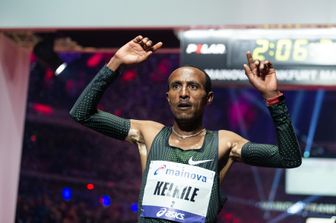 L'etiope Kelkile Gezahegn vince la maratona di Francoforte nel 2018&nbsp;