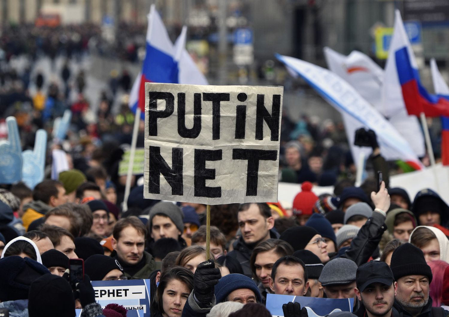 Proteste a Mosca contro la riforma di internet voluta da Putin