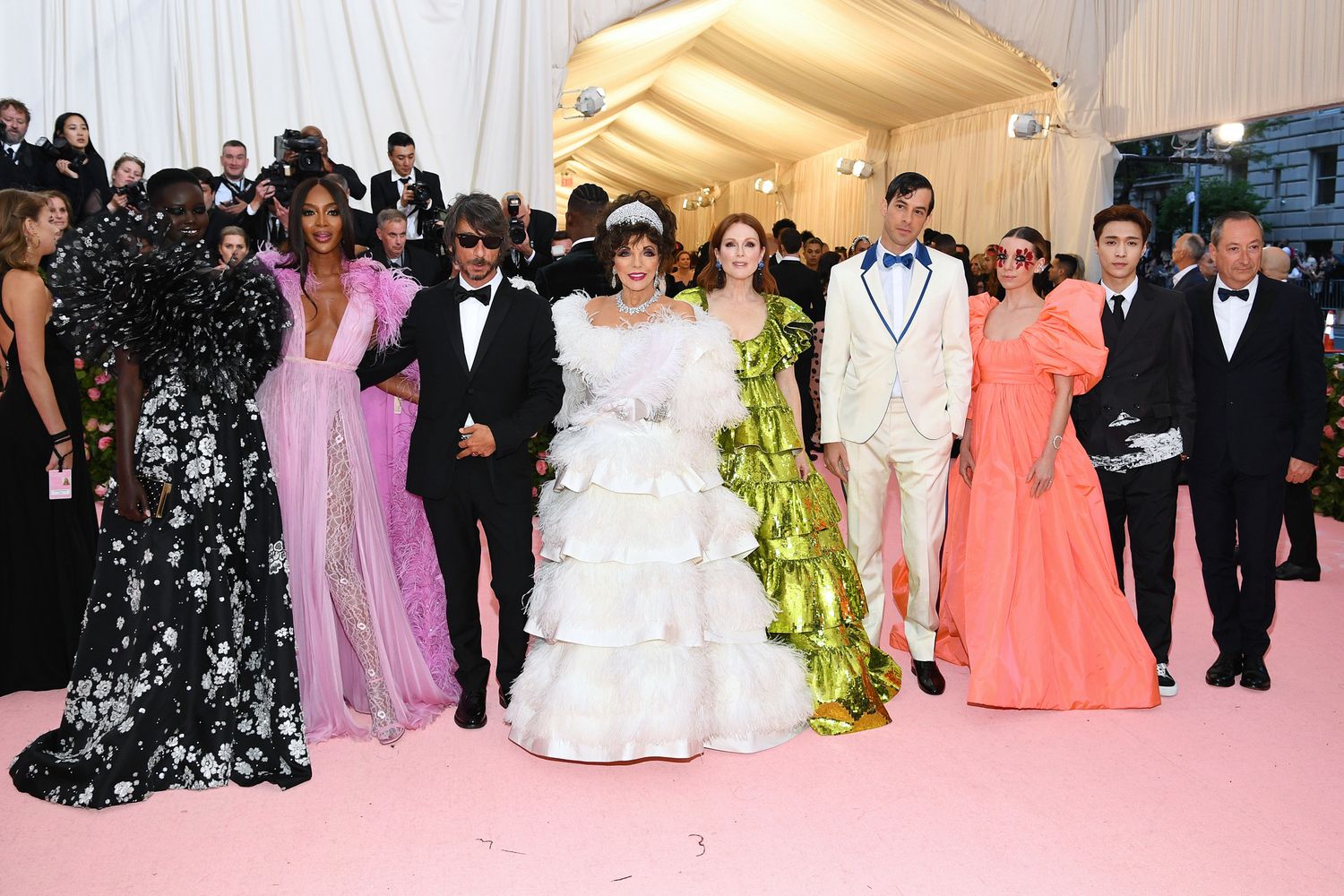 Adut Akech, Naomi Campbell, Pierpaolo Piccioli, Joan Collins, Julianne Moore, Mark Ronson, Lykke Li, Lay Zhang e Stefano Sassi al Met Gala 2019