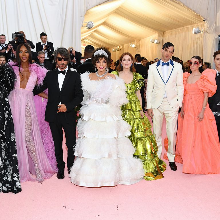 Adut Akech, Naomi Campbell, Pierpaolo Piccioli, Joan Collins, Julianne Moore, Mark Ronson, Lykke Li, Lay Zhang e Stefano Sassi al Met Gala 2019