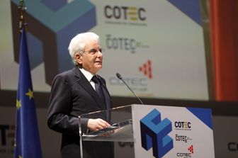 Sergio Mattarella durante l'intervento al Syposio Cotec di Napoli