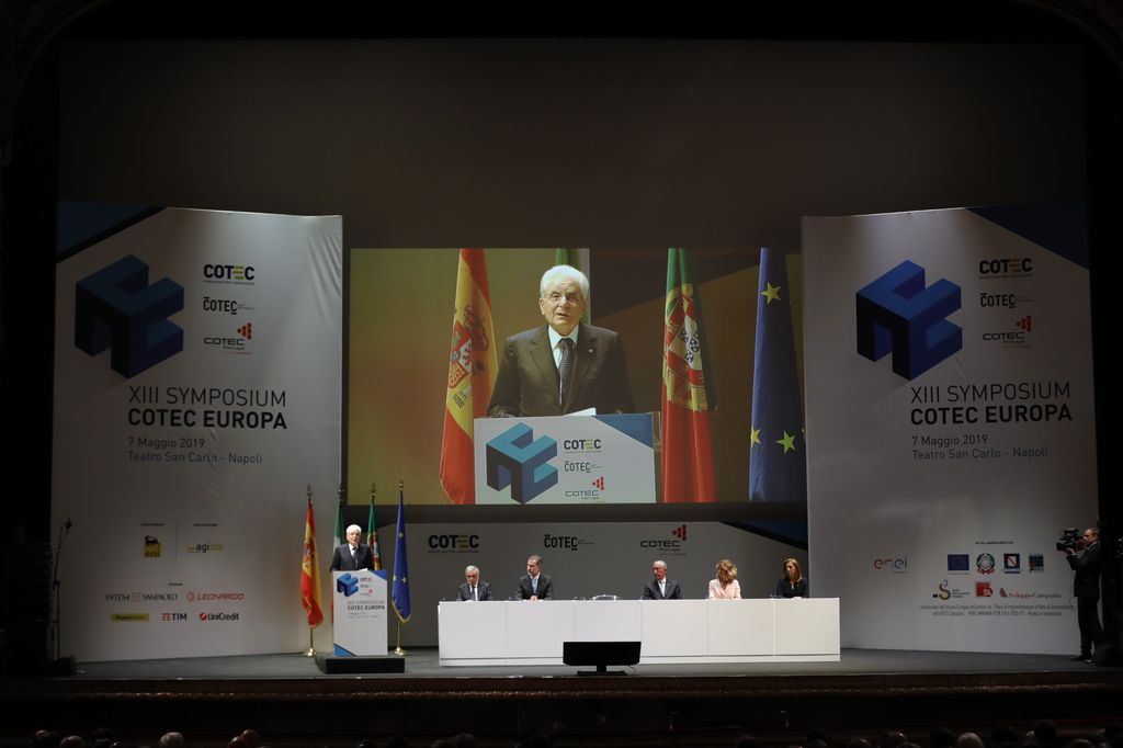 Sergio Mattarella durante l'intervento al Syposio Cotec di Napoli
