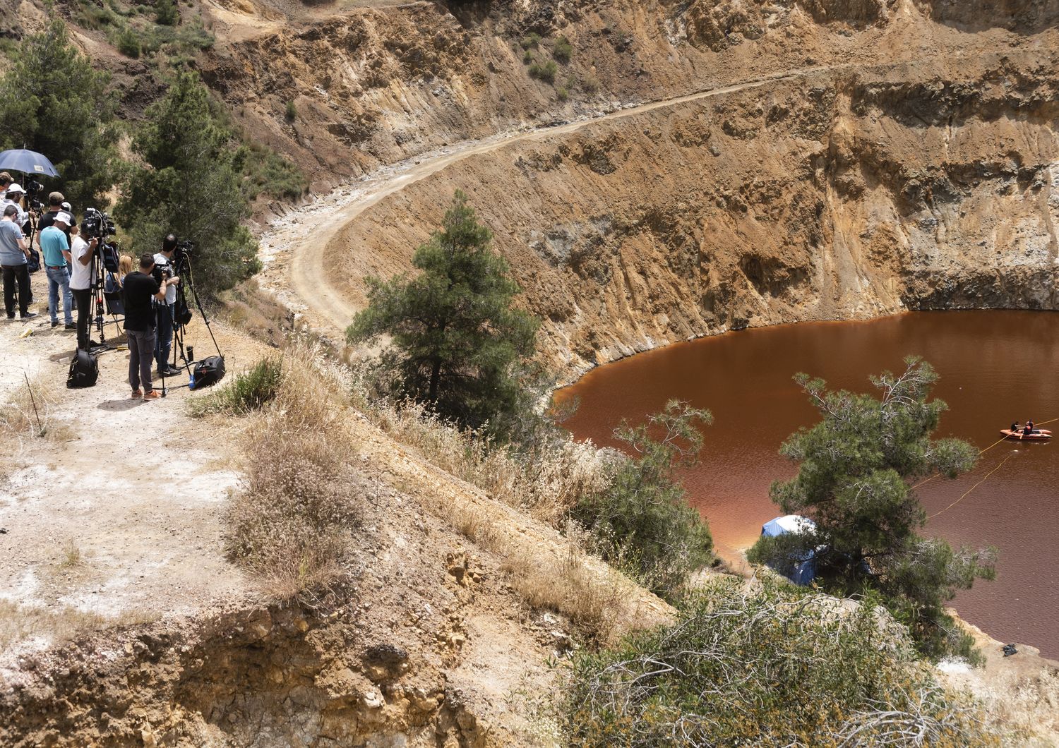 Lago Rosso, fuori dal villaggio di Mitsero, a sud-ovest della capitale Nicosia