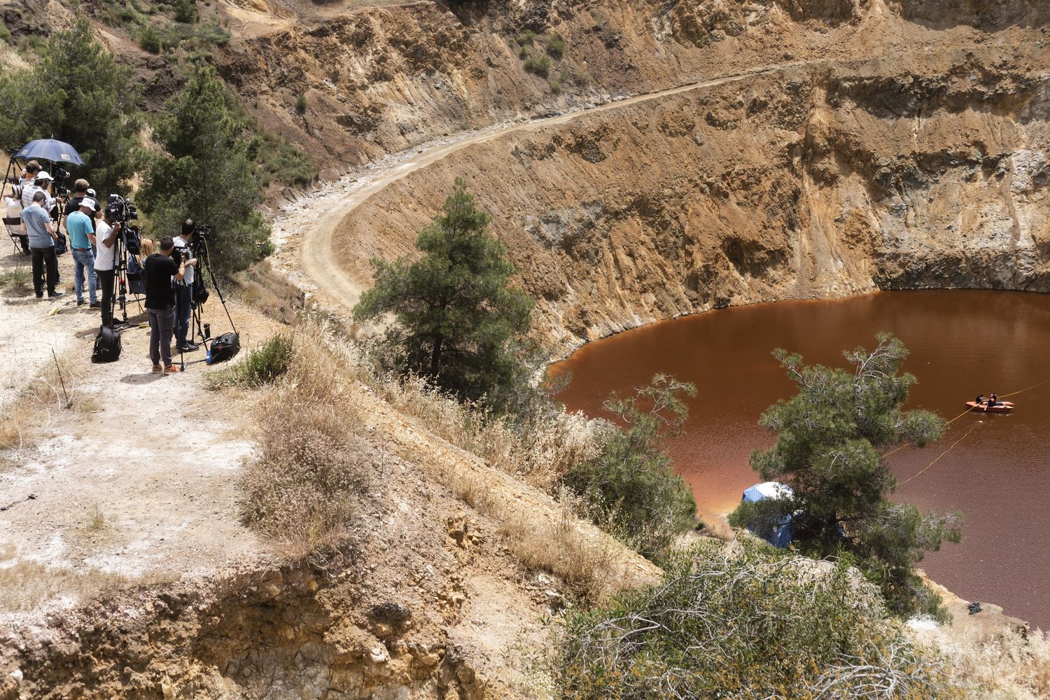 Lago Rosso, fuori dal villaggio di Mitsero, a sud-ovest della capitale Nicosia