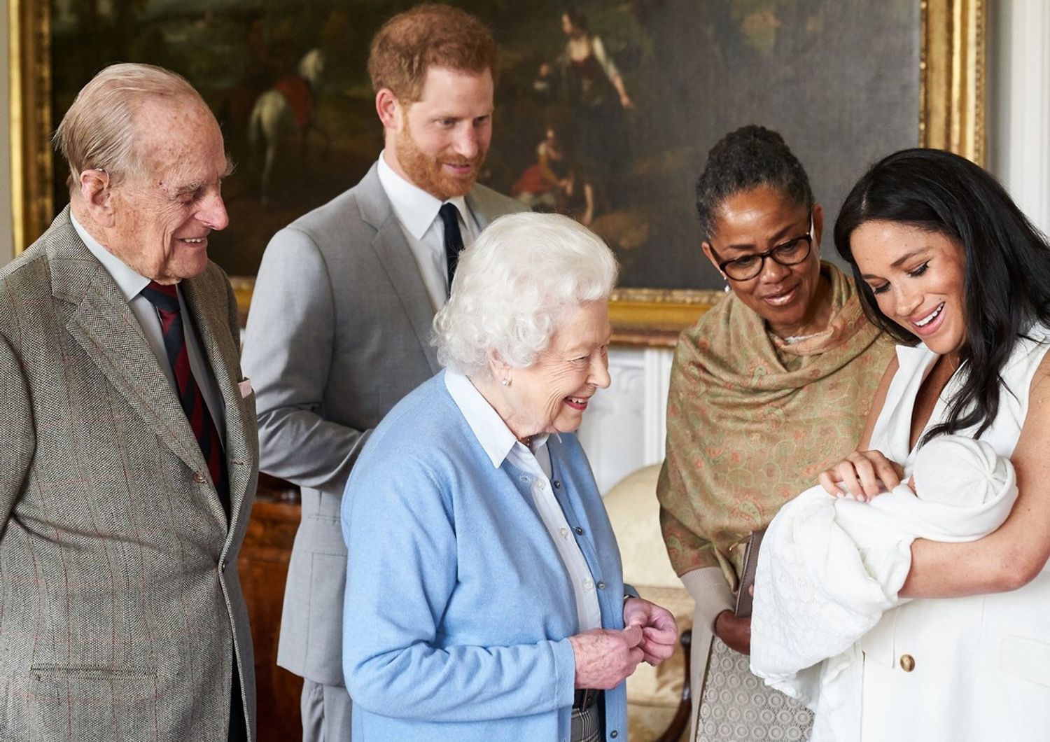 &nbsp;maggio 2019: Archie Harrison, figlio di Harry e Meghan del Sussex, presentato alla Famiglia Reale d'Inghilterra (Chris Allerton/Sussexroyal/Duke and Duches of Sussex/AFP)
