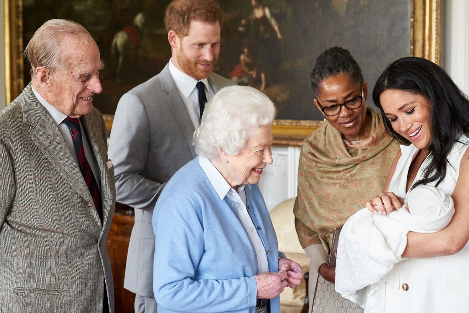 &nbsp;maggio 2019: Archie Harrison, figlio di Harry e Meghan del Sussex, presentato alla Famiglia Reale d'Inghilterra (Chris Allerton/Sussexroyal/Duke and Duches of Sussex/AFP)