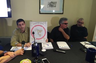 La conferenza stampa dei terrapiattisti a Palermo