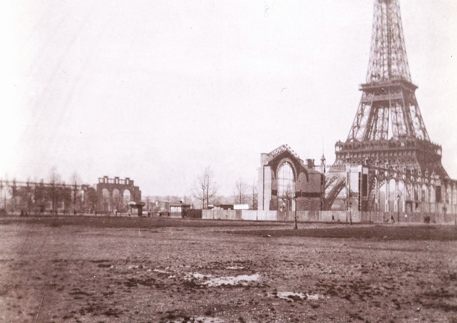 Quanto tempo ci è voluto per costruire la Torre Eiffel?