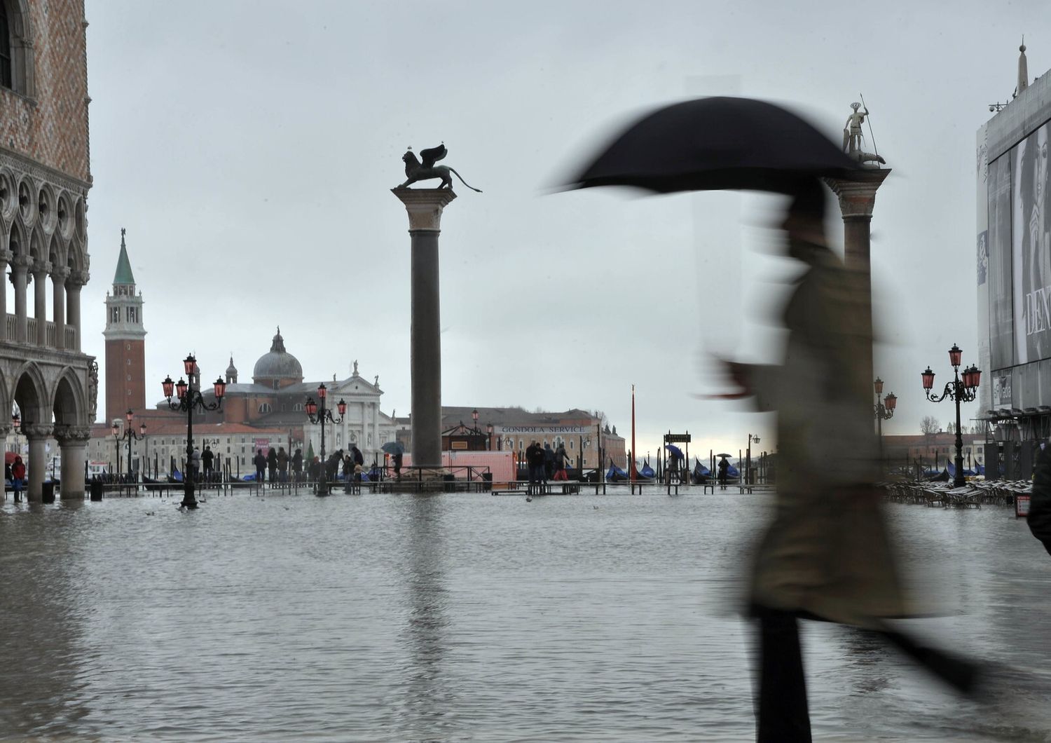 Venezia sotto la pioggia, immagine d'archivio