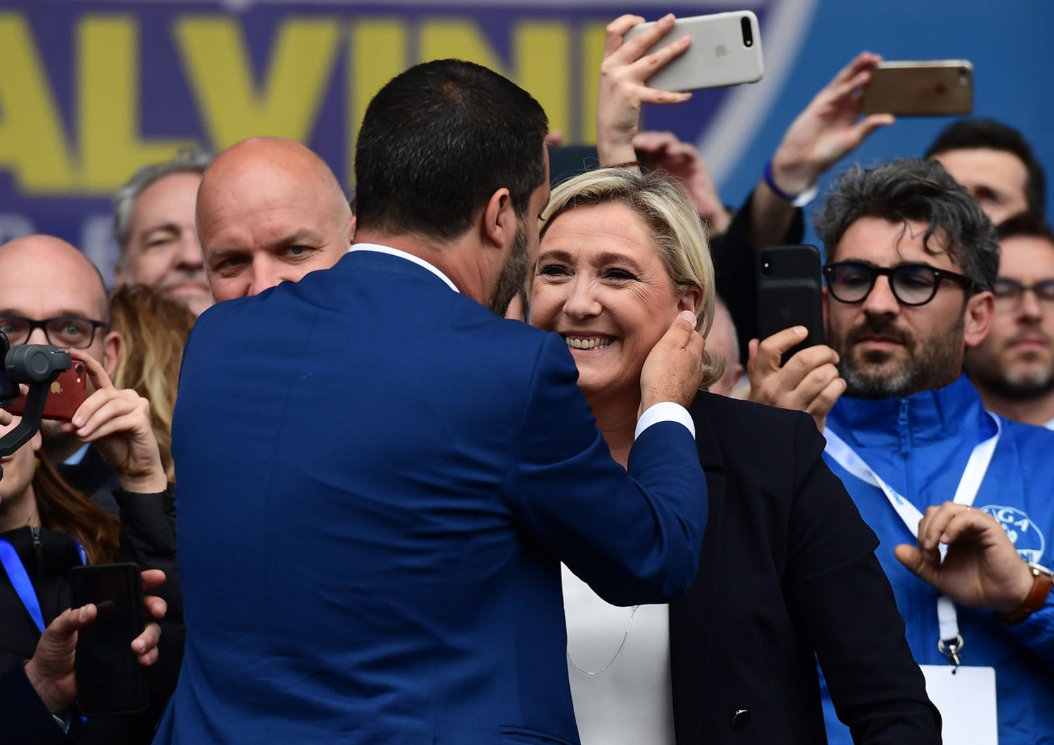 &nbsp;Matteo Salvini e Marine Le Pen alla manifestazione di chiusura a Milano della campagna elettorale delle europee 2019 (Miguel Medina/AFP)
