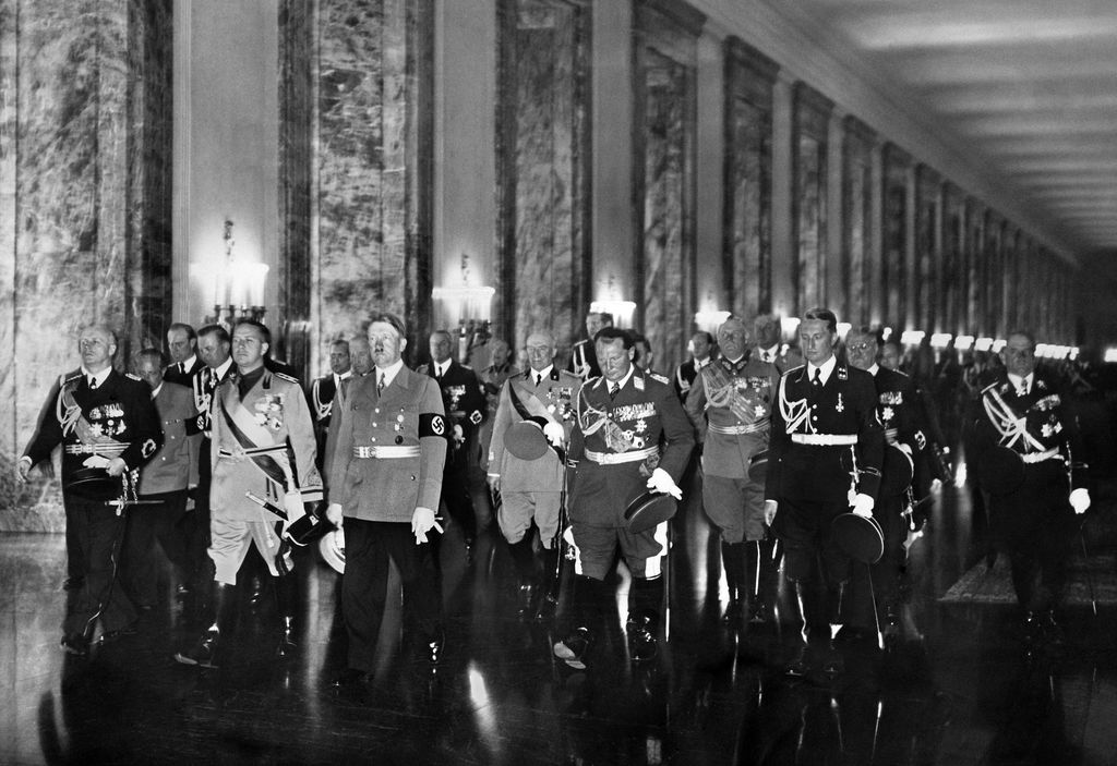 Hitler, Ciano, von Ribbentrop e Goering alla cerimonia per la firma del Patto d'Acciaio (Heinrich Hoffmann/AFP)