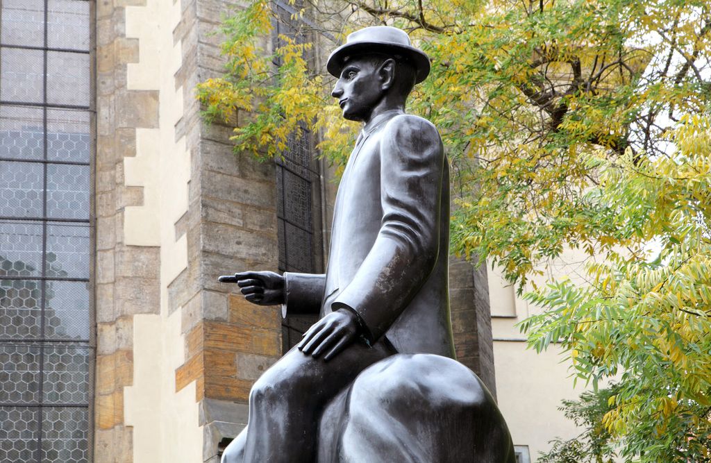 Praga: il monumento a Franz Kafka nel ghetto della capitale della Repubblica Ceca (Manuel Cohen/AFP)