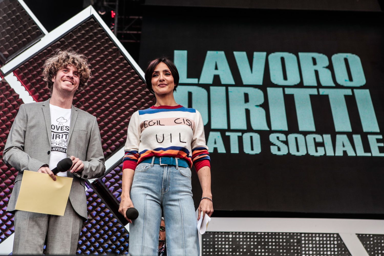 Lodo Guenzi e Ambra Angiolini sul palco del Concertone del primo maggio