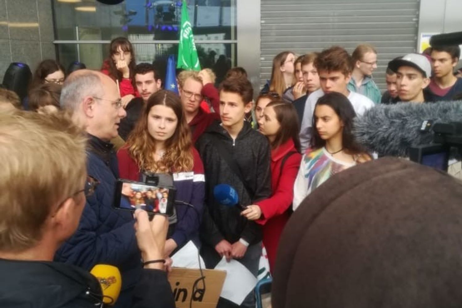 &nbsp;Giovani &quot;occupano&quot; il Parlamento europeo a Bruxelles alla vigilia delle Europee 2019