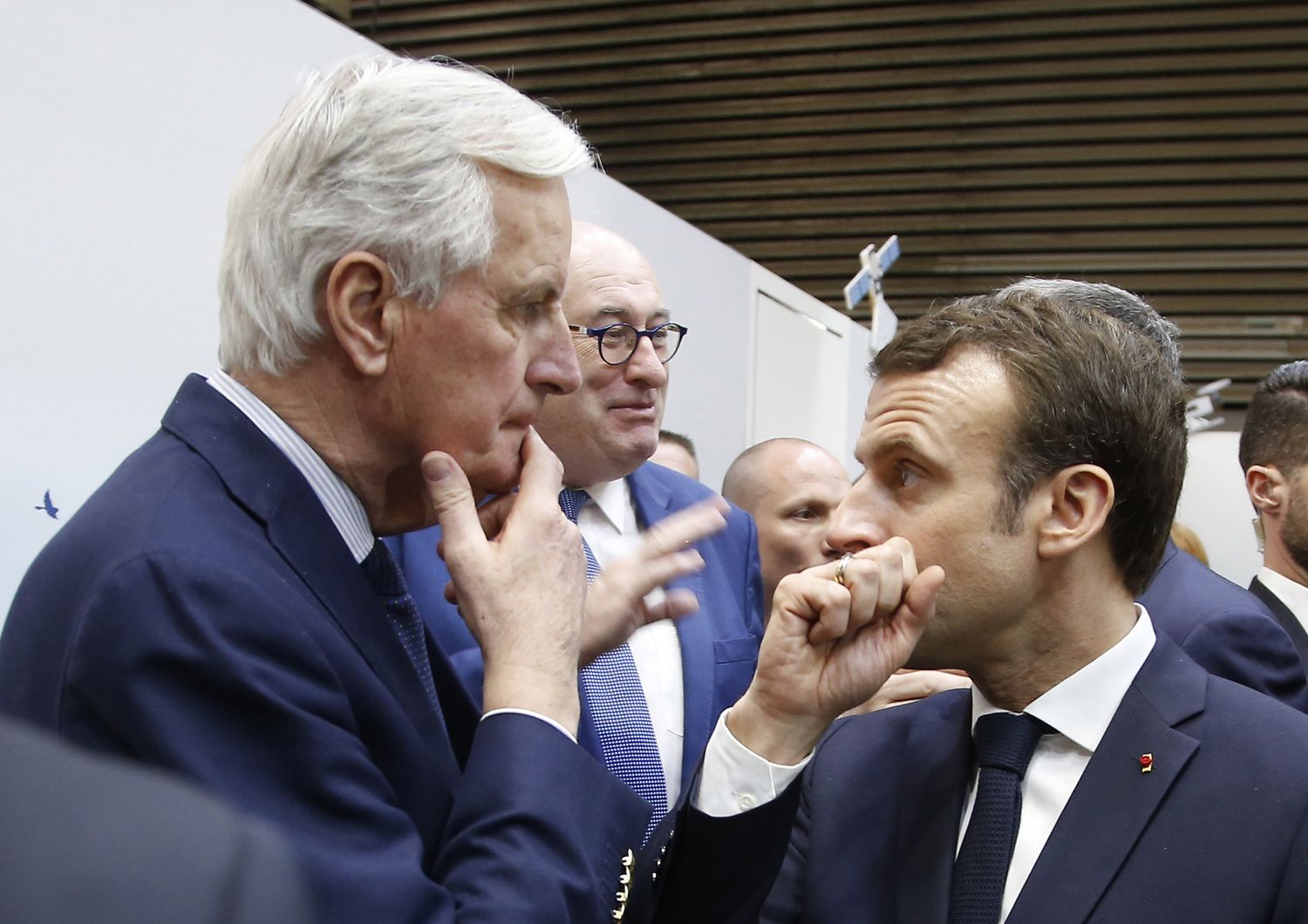 Michel Barnier ed Emmanuel Macron
