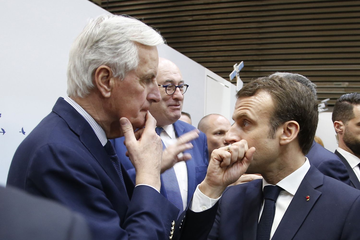 Michel Barnier ed Emmanuel Macron