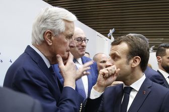 Michel Barnier ed Emmanuel Macron