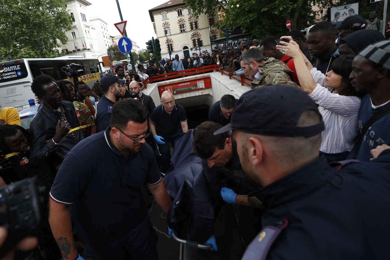 La fermata della metro di Lepanto, teatro dell'incidente in cui ha perso la vita una donna