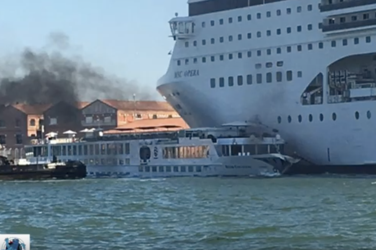 La nave da crociera Opera ha speronato un battello a Venezia
