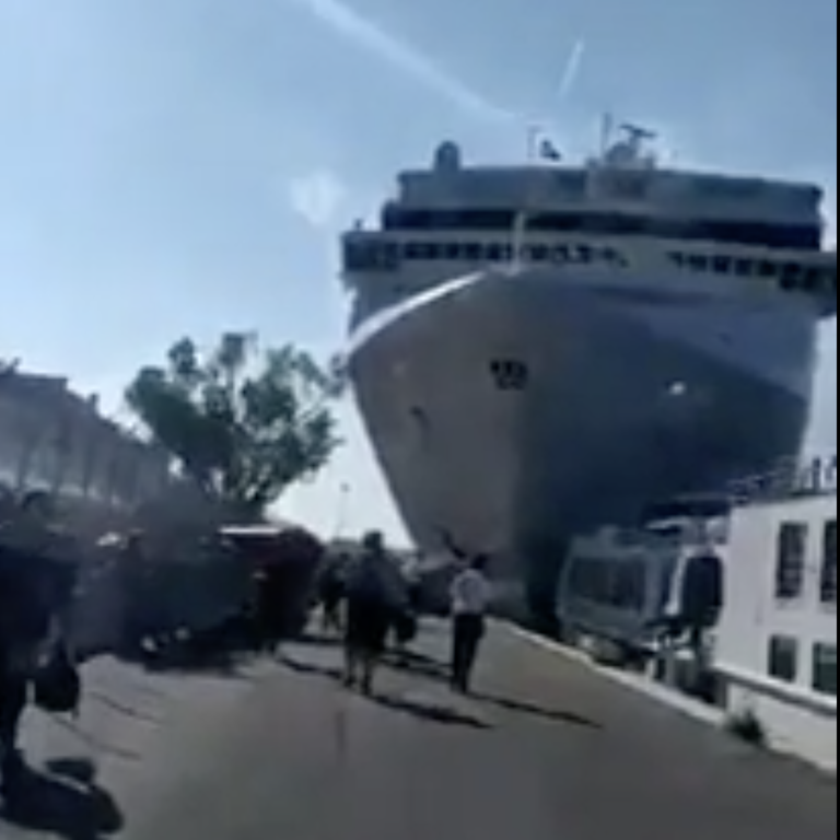 La nave da crociera Opera ha speronato un battello a Venezia&nbsp;