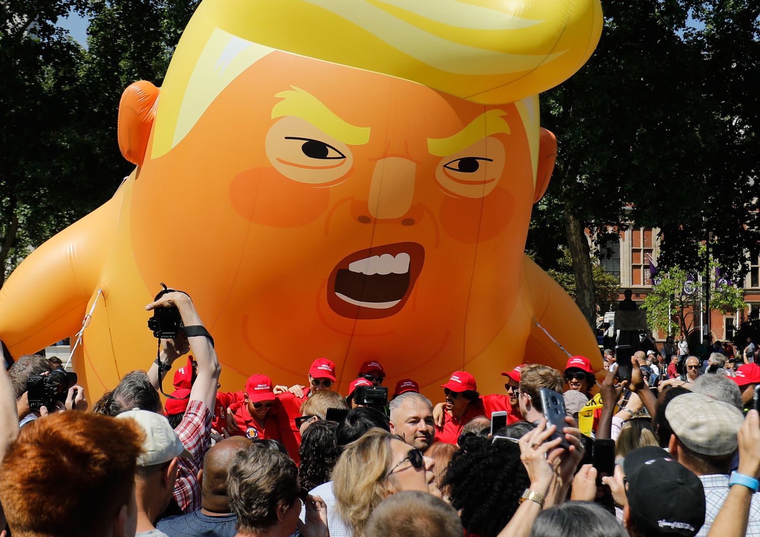 Il pallone a forma di baby-Trump gonfiato durate le proteste contro il presidente Usa a Londra nel 2018