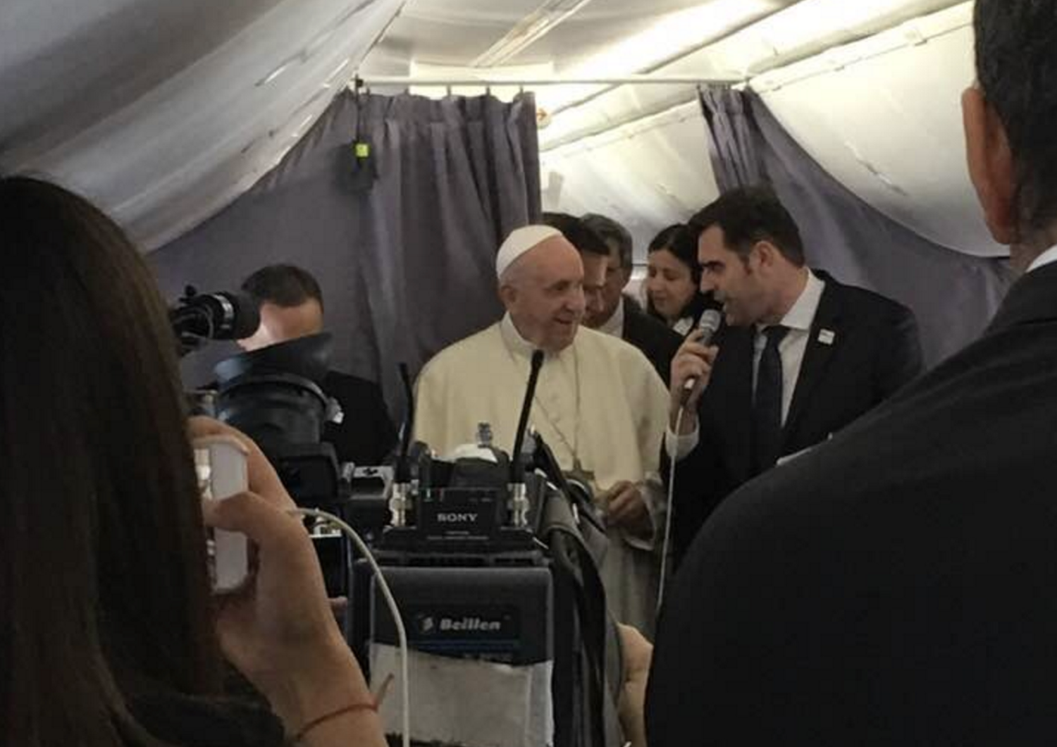 Il Papa sul volo di ritorno dalla Romania&nbsp;