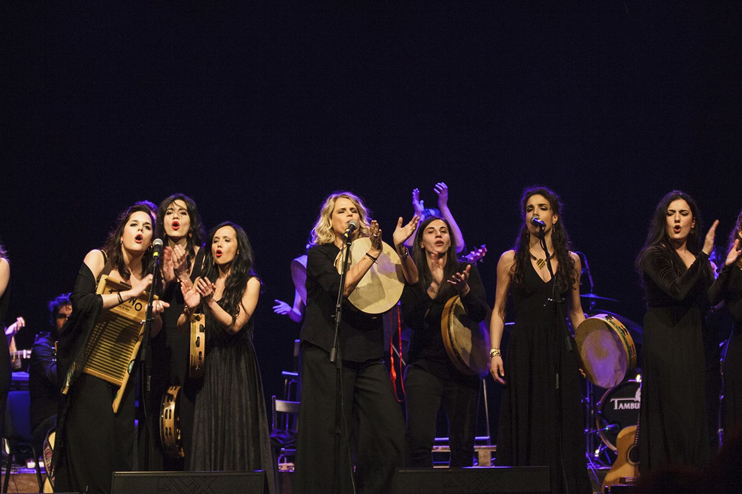 &nbsp;Viaggio in Italia, Tosca e il gruppo Adoriza